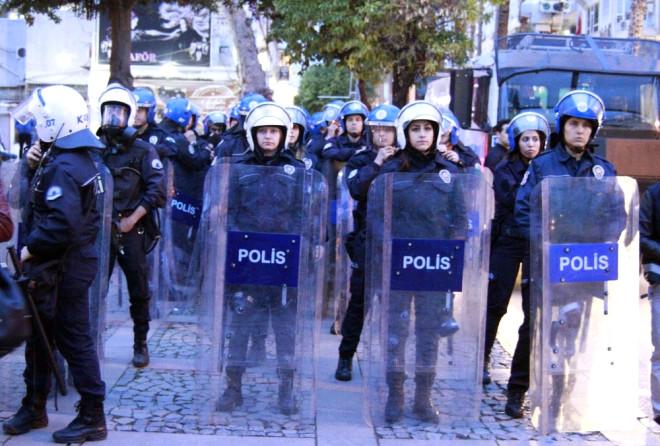 Antalya Da Kadinlarin Feminist Gece Yuruyusu Ne Polis Engeli Son Dakika