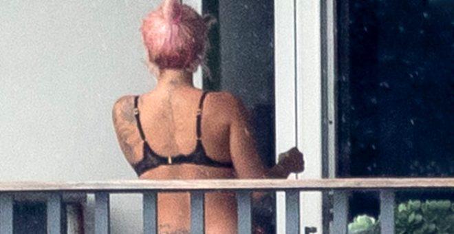 marjinal kralice lady gaga evinin terasinda fena yakalandi sevgilisini opmelere doyamadi son dakika magazin