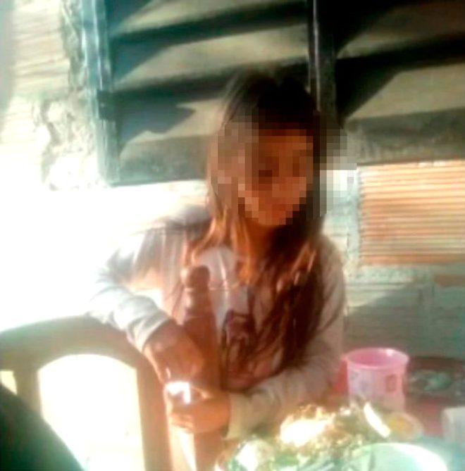 kucuk kiza cinsel istismarda bulunup olduren caniyi halk maket bicagi ile delik desik etti son dakika dunya kucuk kiza cinsel istismarda bulunup olduren caniyi halk maket bicagi ile delik desik etti son dakika dunya