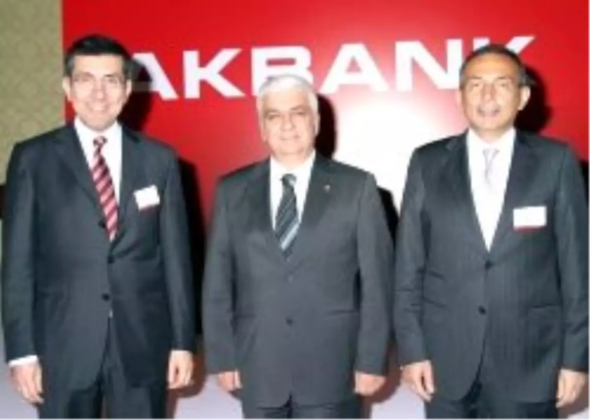 Akbank 20 Yöneticiyle Yolunu Ayırdı   Haberler