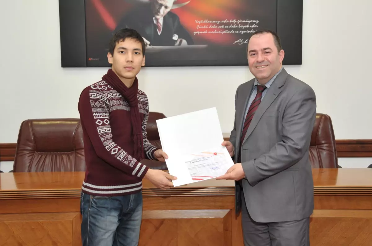 Tömer'in İlk Öğrencileri Kursu Tamamladı Tömer'in İlk Öğrencileri Kursu Tamamladı