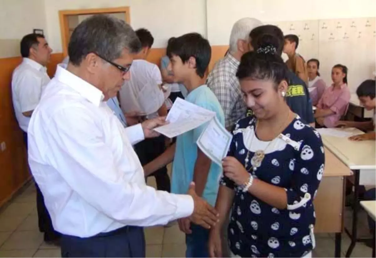 Eleşkirt'te Karne Heyecanı Eleşkirt'te Karne Heyecanı