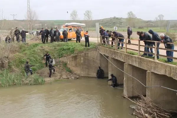 Kaza Yapan Kişi, Dereye Düşen Arkadaşını Unuttu