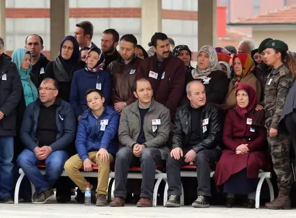 Şehidin Annesini Aile Bakanı Teselli Etti