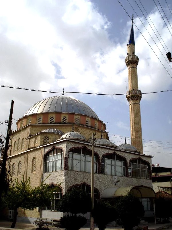 Şiddetli Lodos Minarelerin Külahını Yıkıyordu