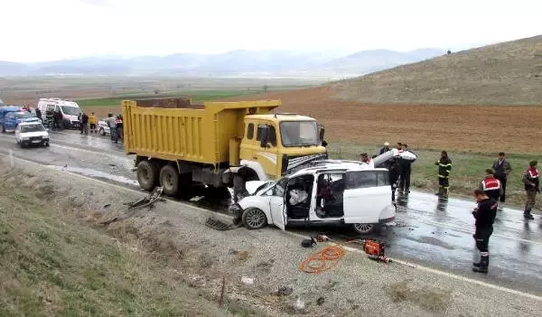 Kamyon Cenaze Konvoyuna Daldı: 1 Ölü, 2 Yaralı