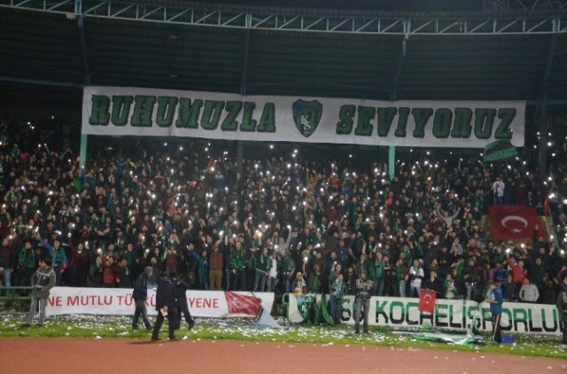 Kocaelispor, 19 Bin Taraftarıyla Şampiyonluk Kutlaması Yaptı