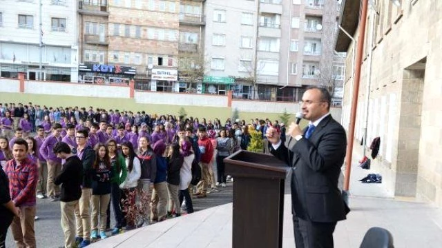 Nevşehir Lisesi Bin Kişiyle 