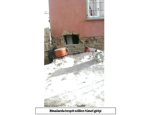 PKK, Yüksekova'da Evlerin İçine Tünel Kazıp Patlayıcı Yerleştirmiş