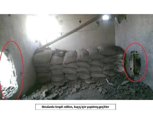 <a class='keyword-sd' href='/pkk/' title='PKK'>PKK</a>, Yüksekova'da Evlerin İçine Tünel Kazıp Patlayıcı Yerleştirmiş