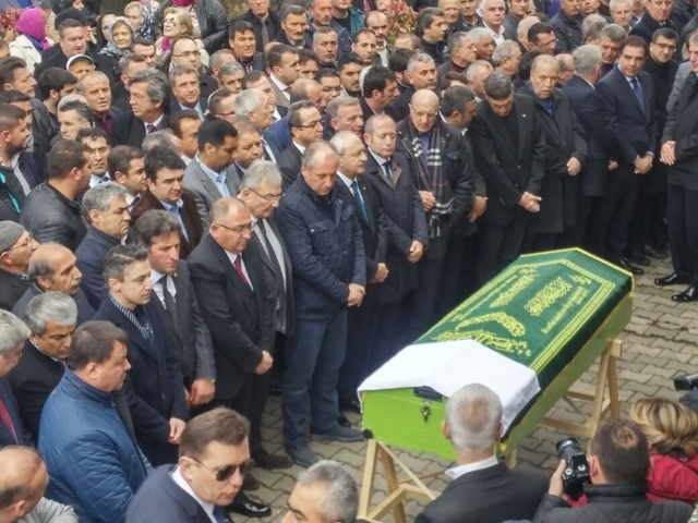 Kılıçdaroğlu ve Baykal Cenazede Buluştu