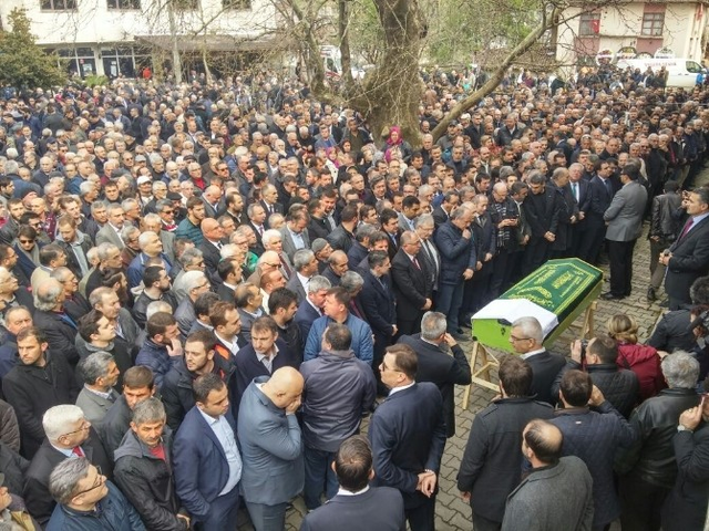 Kılıçdaroğlu ve Baykal Cenazede Buluştu