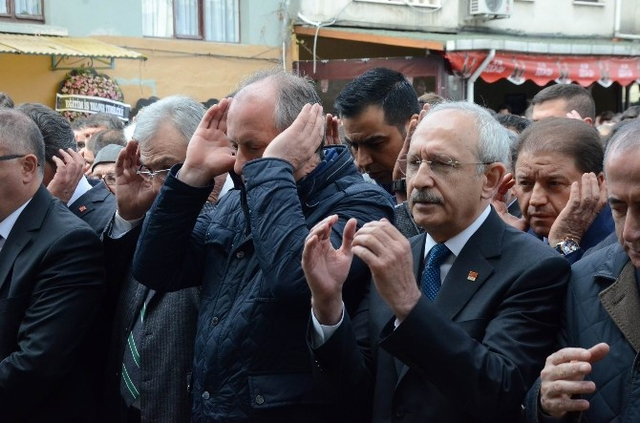 Kılıçdaroğlu ve Baykal Cenazede Buluştu