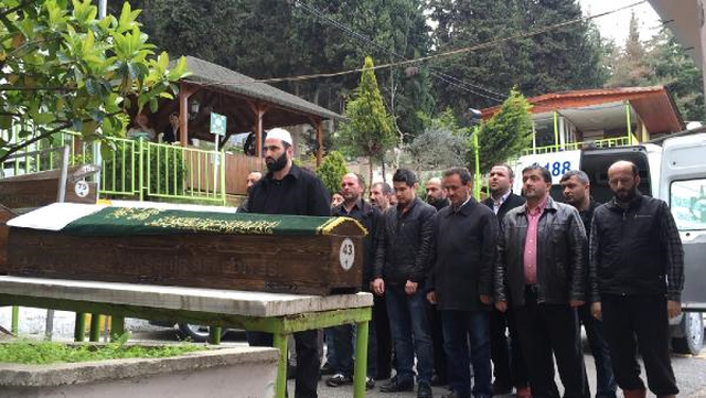 Kimsesi Olmayınca Cenaze Namazını Mezarlık Çalışanları Kıldı
