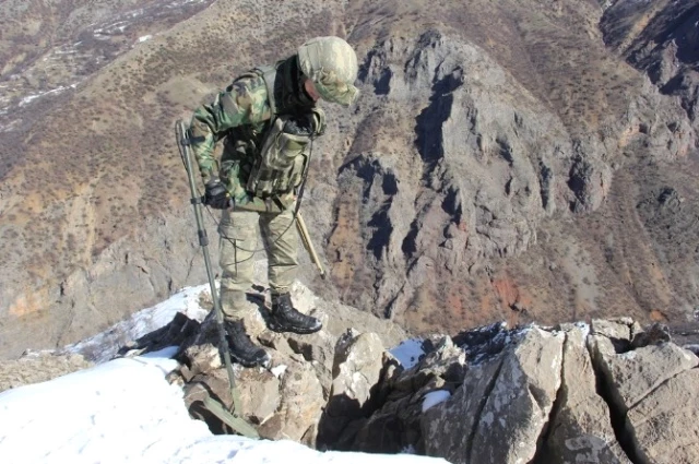 Komandolar, Tunceli, Kars, Siirt ve Bitlis'te PKK'ya Operasyon Düzenledi