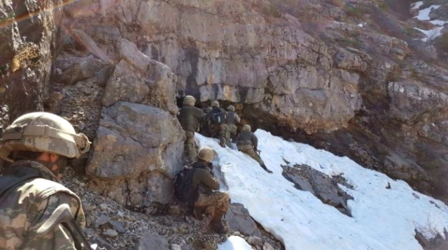 Komandolar, Tunceli, Kars, Siirt ve Bitlis'te PKK'ya Operasyon Düzenledi