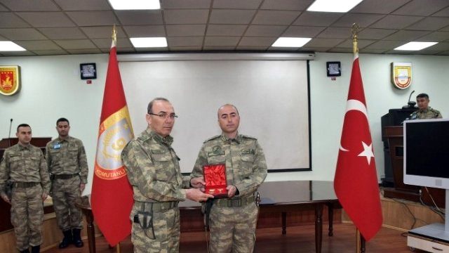 Yaralı Halde Ambulansa Binmeyen Yüzbaşıya Madalya