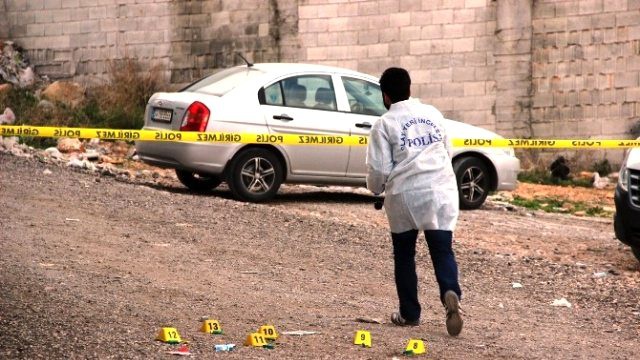 Sokak Ortasında Ağabey Dehşeti! Araçtan İndirip Kafasına Sıktı