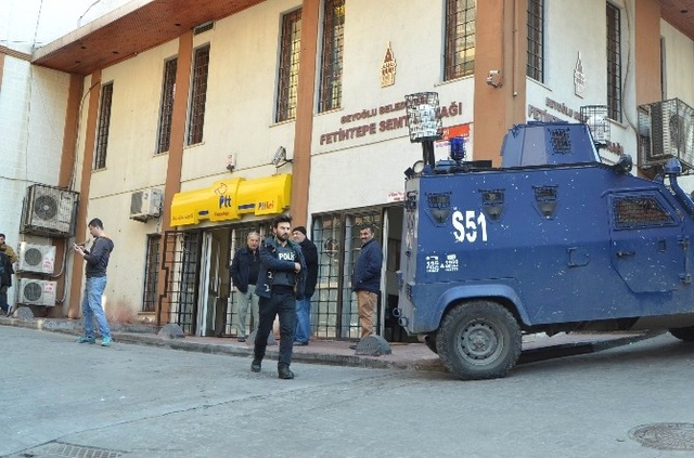  <a class='keyword-sd' href='/istanbul/' title='İstanbul'>İstanbul</a>'da Güpegündüz Silahlı Soygun Kamerada