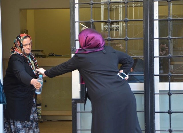 İstanbul'da Güpegündüz Silahlı Soygun Kamerada