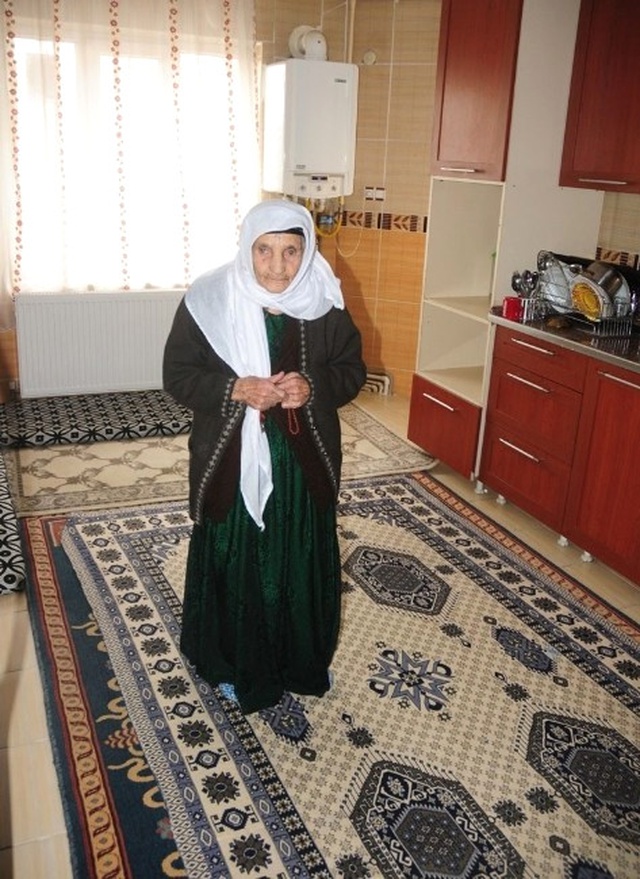 110 Yaşında 180 Torunu Var! Hala Turp Gibi
