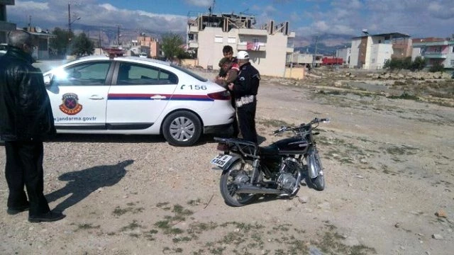 Trafik Polisi, Kask Takmayan Oğluna Ceza Kesti