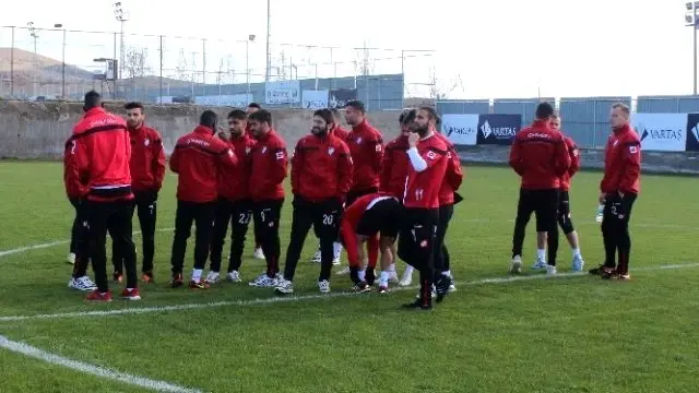 Parasını Alamayan Elazığsporlu Futbolcular, Eylem Yaptı