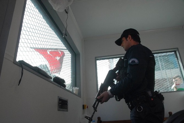 Sur'un Dört Bir Tarafına 15 Tonluk Zırhlı Güvenlik Kulübesi Kuruldu