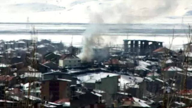 Yüksekova'da Tanklar Mahalleye Girdi