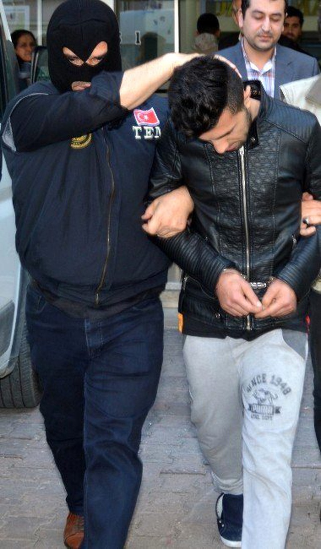 PKK'ya Katılmak İsteyen Genç Kız ile Bombacı Yakalandı