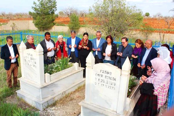 HDP Milletvekilleri, Öcalan'ın Anne ve Babasının Mezarını Ziyaret Etti