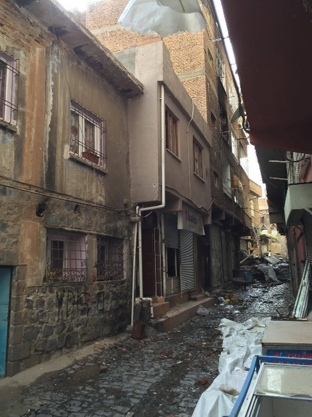 Sur'da Yaşanan Çatışmaların Şiddeti Fotoğraflarla Ortaya Çıktı