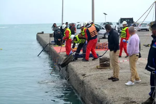 Yumurtalık Sahilinde Denizden Onlarca Araç Lastiği ÇIkarıldı