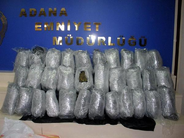 Torbacılardan Çelik Yelek ve Thomson Otomatik Silah Çıktı