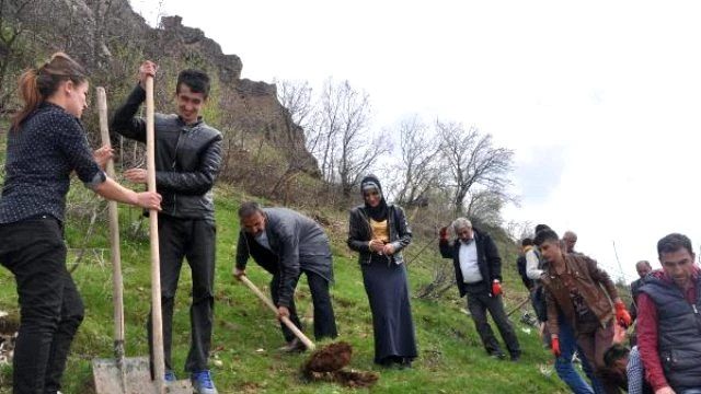 Çukurca'da Esnaf Kepenk Eylemi Yaptı