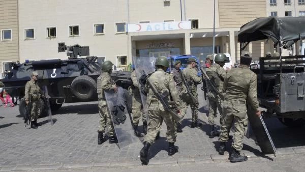 Siverek'te 'Tezek' Kavgası Hastaneye Taştı: 12 Yaralı