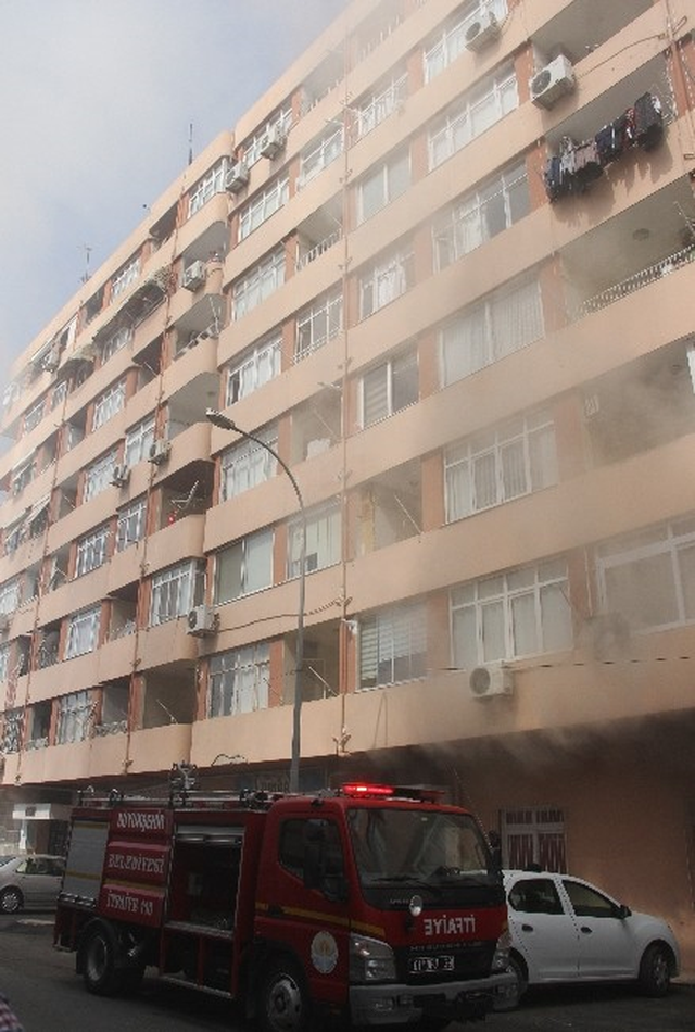 Binayı Duman Kapladı, Apartman Sakinleri Mahsur Kaldı