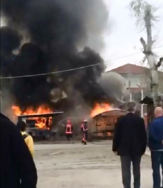 Lunaparkta Korkutan Yangın! Güçlükle Kontrol Altına Alındı