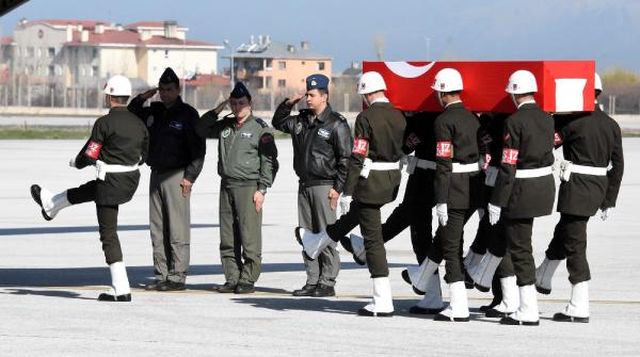 Hakkari'de <a class='keyword-sd' href='/kalp-krizi-2/' title='Kalp Krizi'>Kalp Krizi</a> Geçiren Asker Şehit Oldu