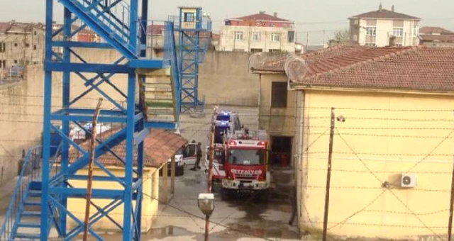 Kocaeli'de Kadın Mahkumlar Kaldıkları Koğuşu Ateşe Verdi