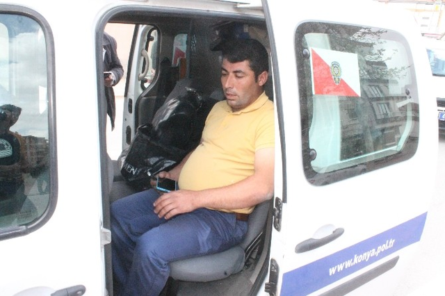 Şüpheli Pakete Önce Taş Attı Sonra Tekmeledi