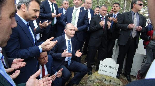 AK Parti'li Uslu, Annesini Son Yolculuğuna Uğurladı