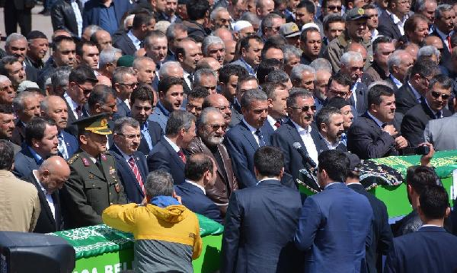 AK Parti'li Uslu, Annesini Son Yolculuğuna Uğurladı