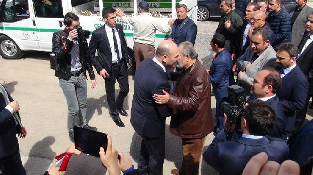 AK Parti'li Uslu, Annesini Son Yolculuğuna Uğurladı