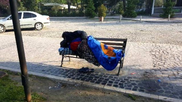 Eşinin Evden Kovduğu Kadın Parkta Uyudu