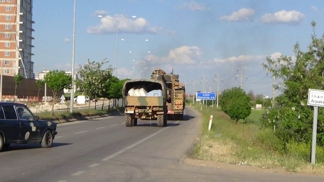 <a class='keyword-sd' href='/tsk/' title='TSK'>TSK</a>, Kilis'te Suriye Sınırına Kritik Bölgelere Tank Sevk Ediyor
