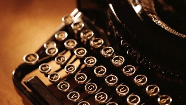 Bulgaristan Daktiloya Geri Döndü