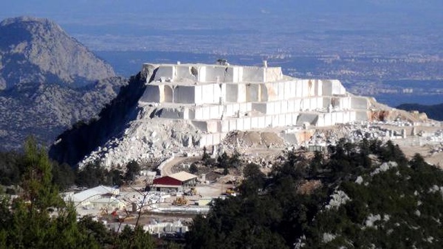 Antalya'da Mermer Ocağı Tepeyi Yok Etti