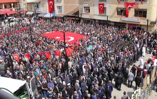 Oğlu Şehit Düşen Eski Vali Yardımcısı: Kahpe Kurşunlar Yürek Yakıyor