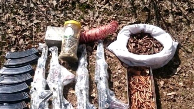 Güroymak'ta Yola Döşenen Patlayıcı İmha Edildi